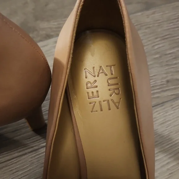 Shoes - Picture 2 of 7